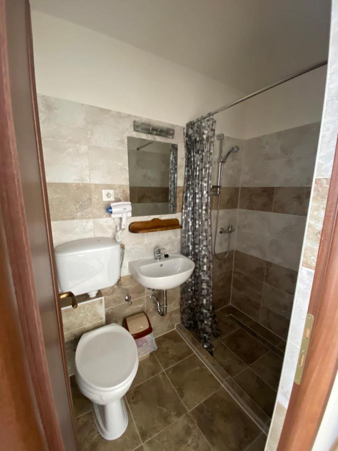 Hotel Gradics Panzio Siculeni Exterior foto