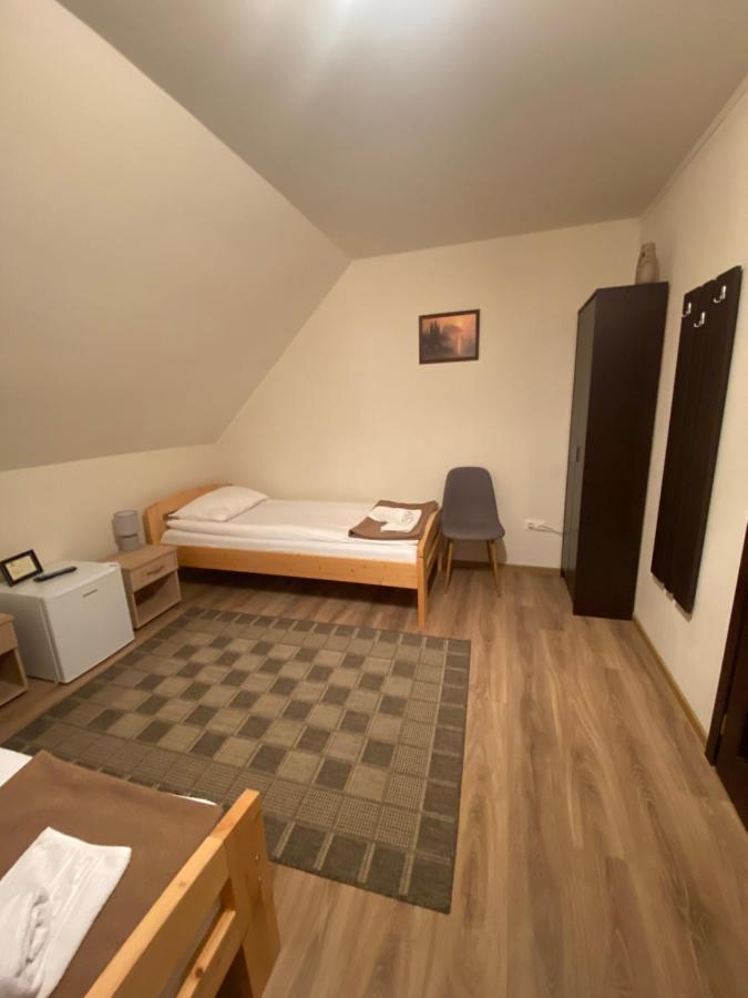Hotel Gradics Panzio Siculeni Exterior foto