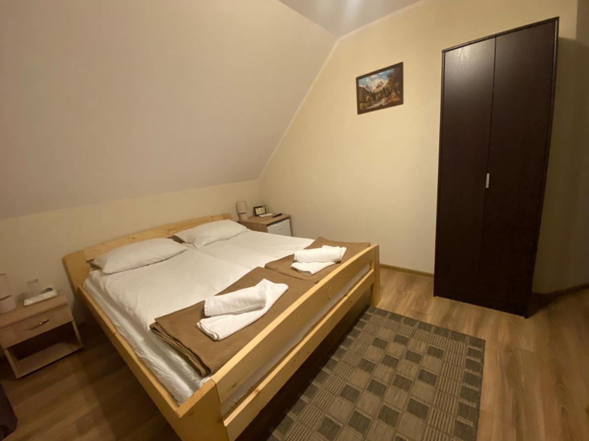 Hotel Gradics Panzio Siculeni Exterior foto